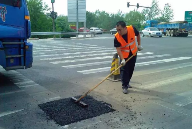 【优秀校友】杨中秋：他们是“橘色超人”，更是路桥安全畅洁的守卫者