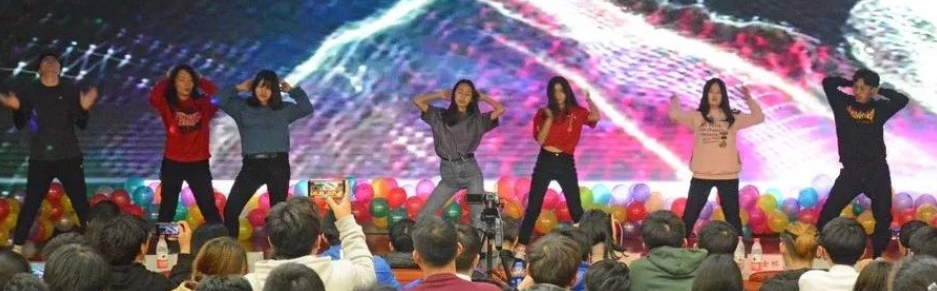 【团委】热点|巅峰之战！冠军出炉！大兴校区好声音决赛是这样的！