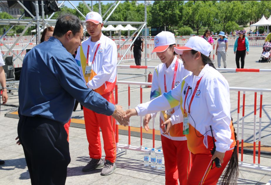 WilliamHill官网领导慰问北交院青年志愿者，点赞亚文会中最美丽的坚守！