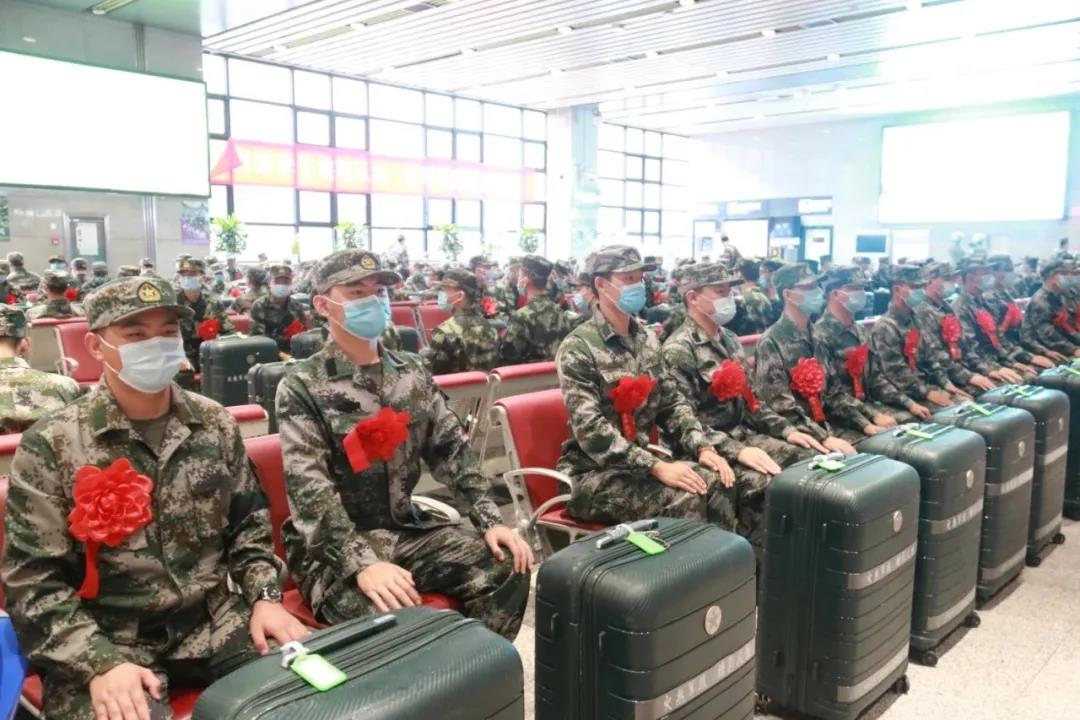 一身戎装开启别样青春，北交院20名大学生新兵奔赴军营！