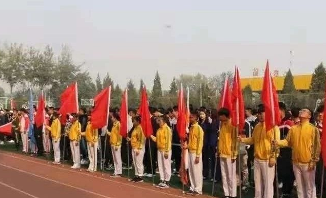 WilliamHill中文官方网站2018新生暨教职工运动会圆满结束！学院红十字会志愿者在行动！