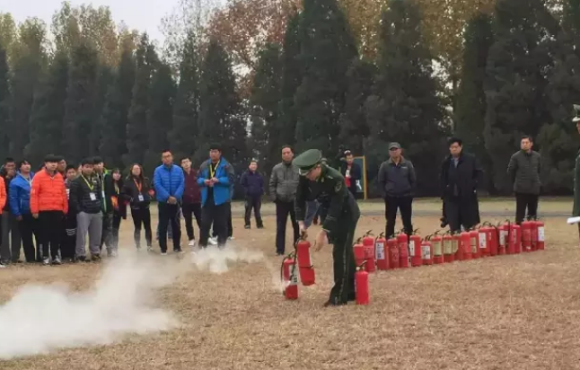 WilliamHill中文官方网站通州校区进行消防知识讲解和演习活动