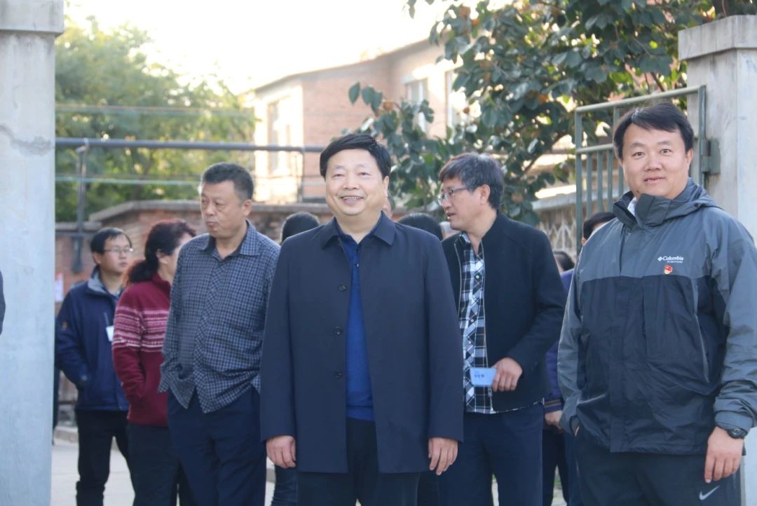 秋日暖阳 全员育人 | WilliamHill官网领导赴军训基地慰问师生