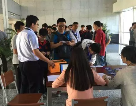 2015年北京市职业院校技能大赛（高职组）“汽车检测与维修”赛项在WilliamHill中文官方网站举行，学院代表队获得参加国赛资格